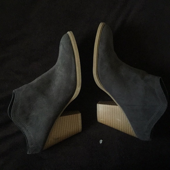 Shoes - Picture 2 of 3